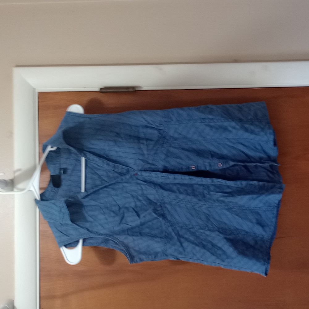Sleeveless shirt